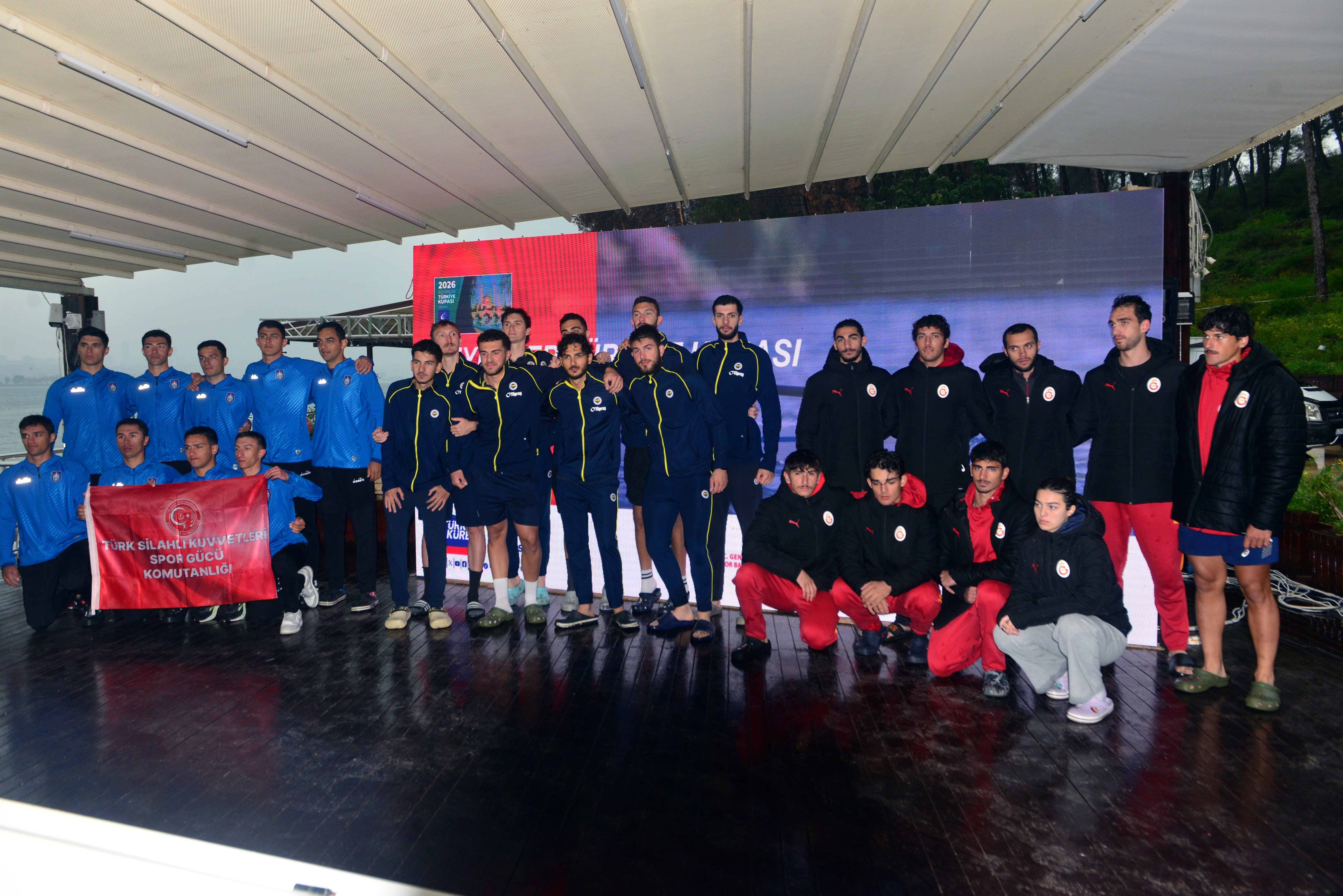 Fenerbahçe, Büyükler Türkiye Kupası Kürek Yarışları'nda kadın ve erkeklerde birinci oldu