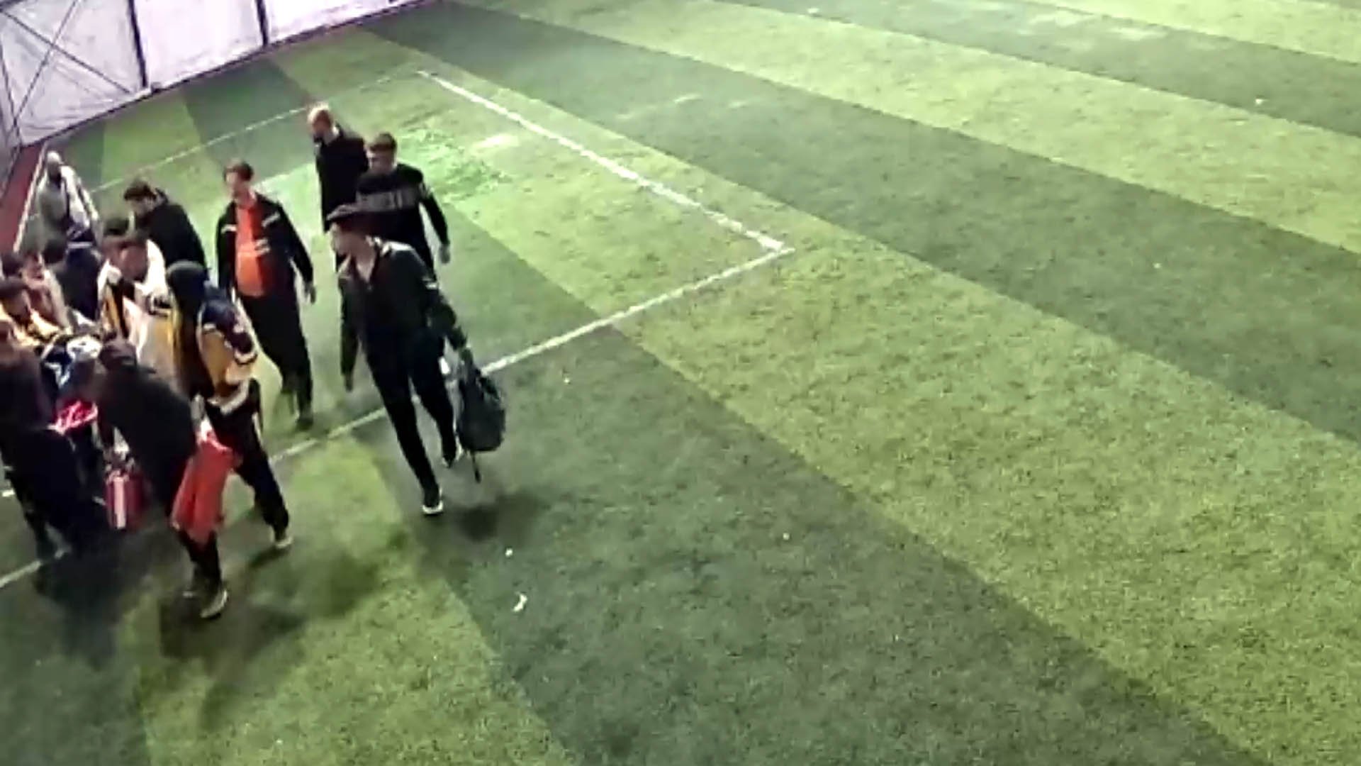 Halı sahada oynarken göğsüne top isabet edince kalbi durdu, hastanede kurtarılamadı