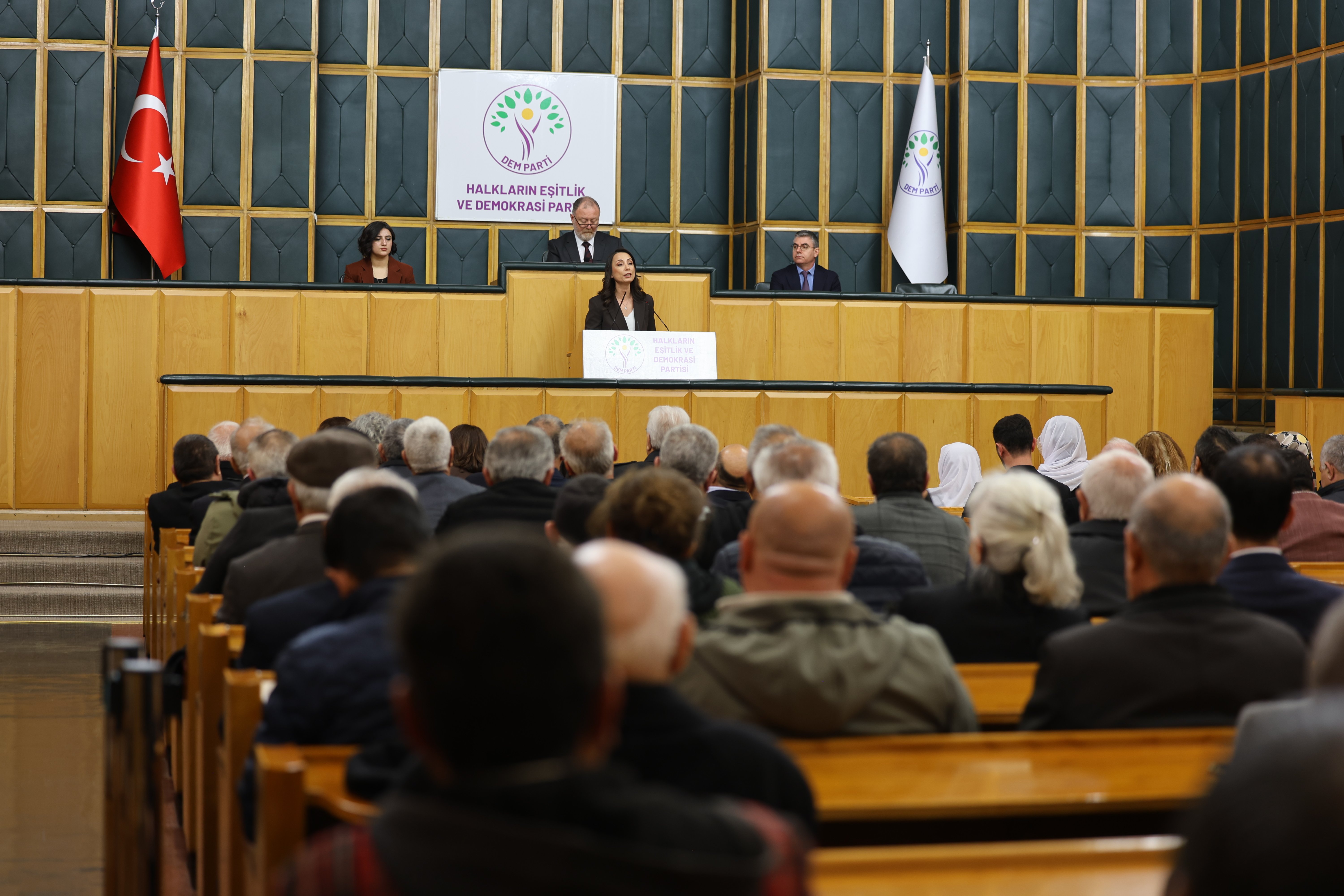 Hatimoğulları: İktidar, yasal adım gerektirmeyen konularda direnç göstermekten vazgeçmeli