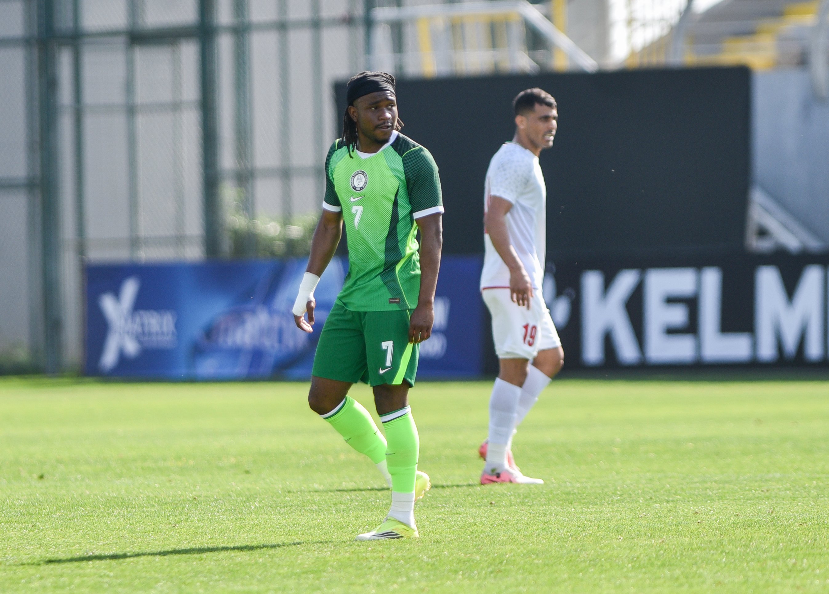 İran Milli Futbol Takımı'ndan, ölen çocuklar için 'çocuk sırt çantalı' mesaj / Ek fotoğraflar