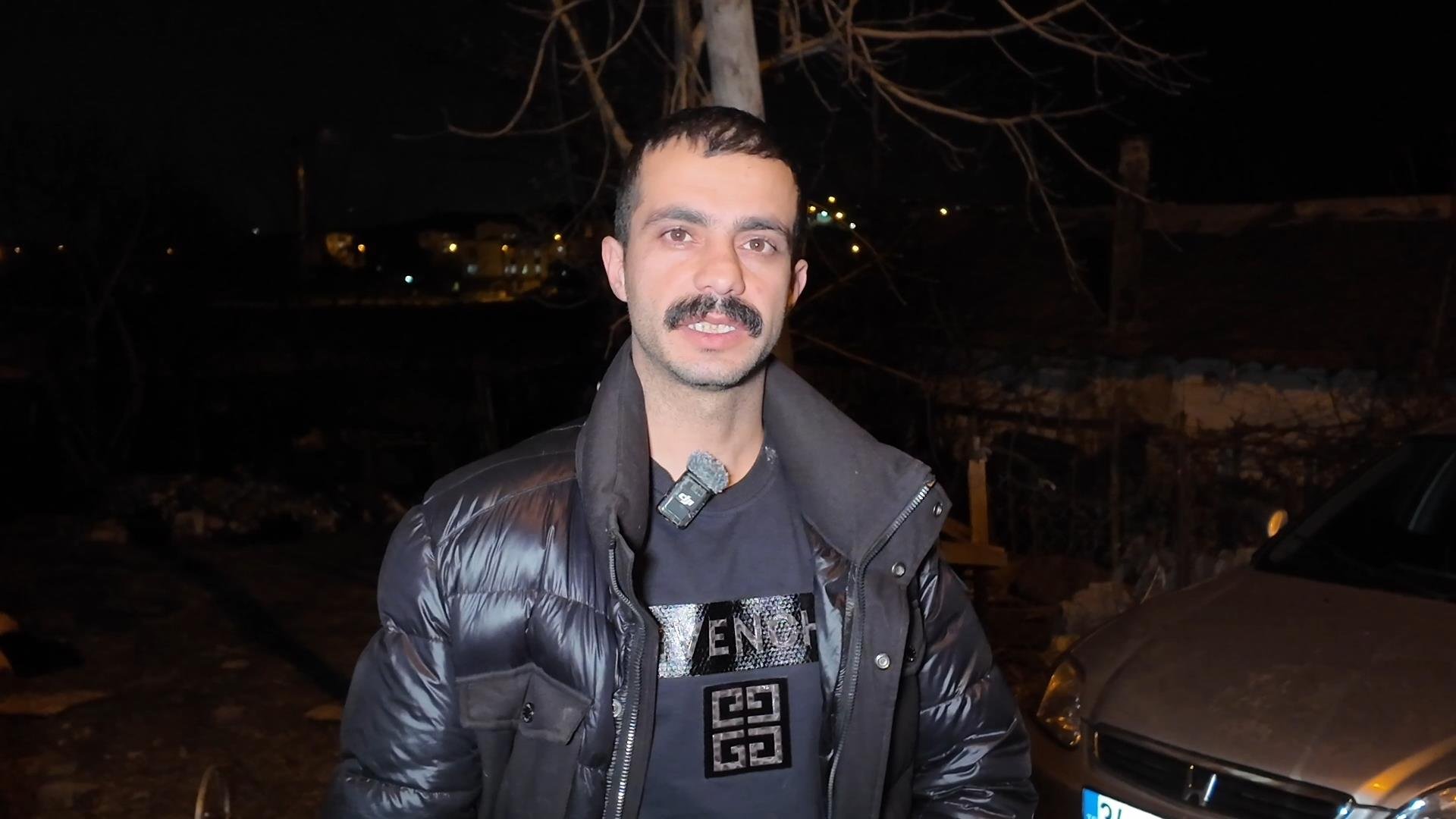 İstanbul - Arnavutköy'de başıboş at park halindeki araçlara çarptı