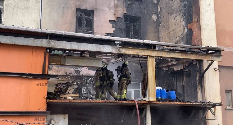 İstanbul- Arnavutköy'de fabrikada çıkan yangın söndürüldü