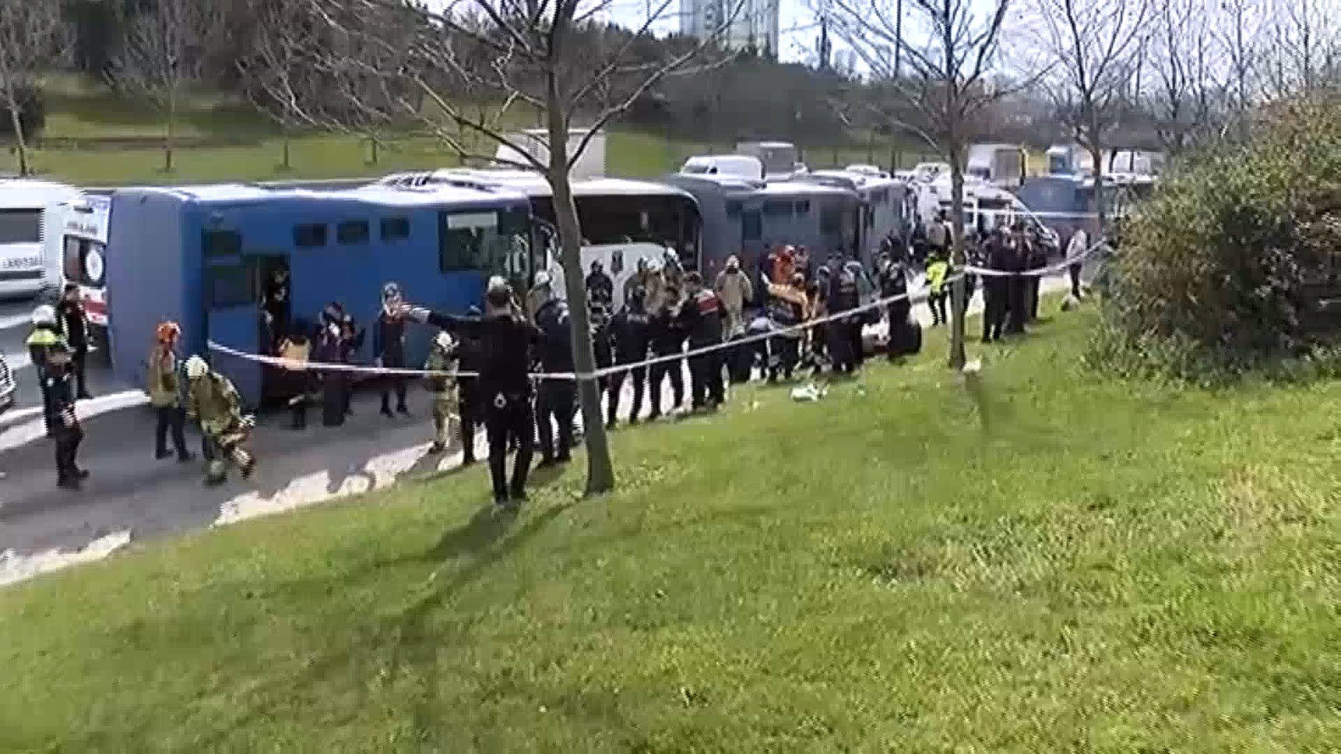 İstanbul- Bağcılar'da 4 cezaevi sevk aracı kaza yaptı; 6 jandarma yaralandı -1