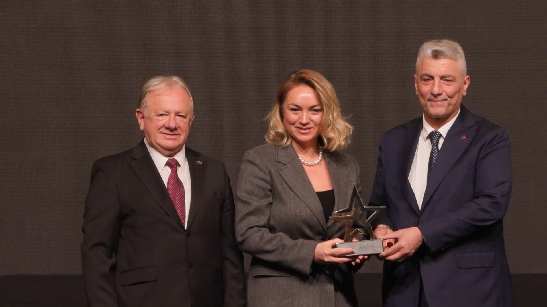 İstanbul - Bakan Bolat: Türk TIR şoförleri için 15 günlük transit geçiş vizesi sağlamış durumdayız - 2 / Geniş haber