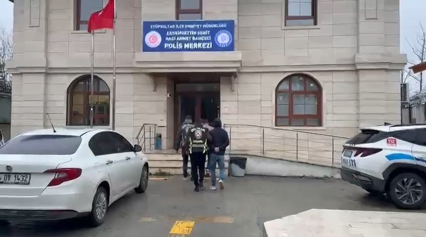 İstanbul - Eyüpsultan'da 'yol verme' tartışmasında araçtan inenlere 360 bin lira ceza