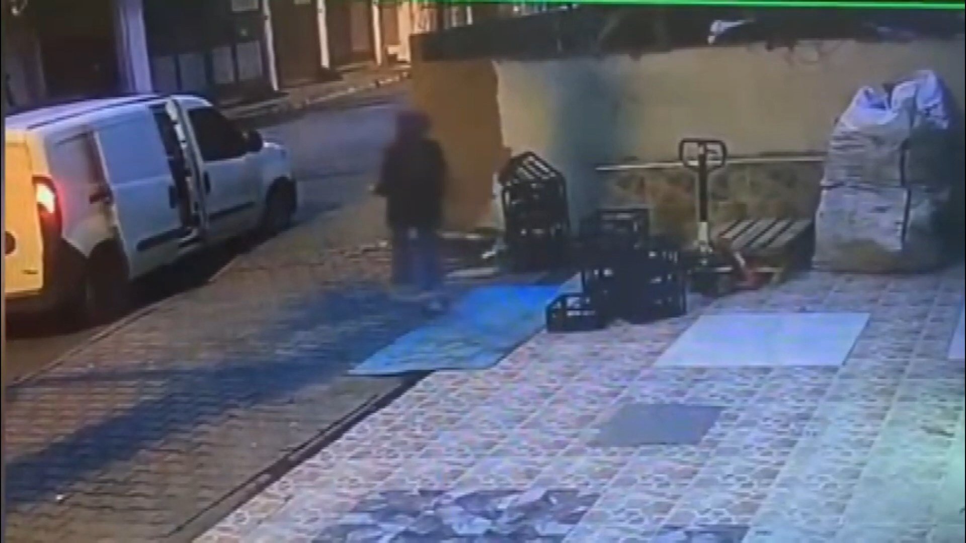 İstanbul - Gaziosmanpaşa ve Sultangazi'de iki ayrı hırsızlık girişimi kamerada