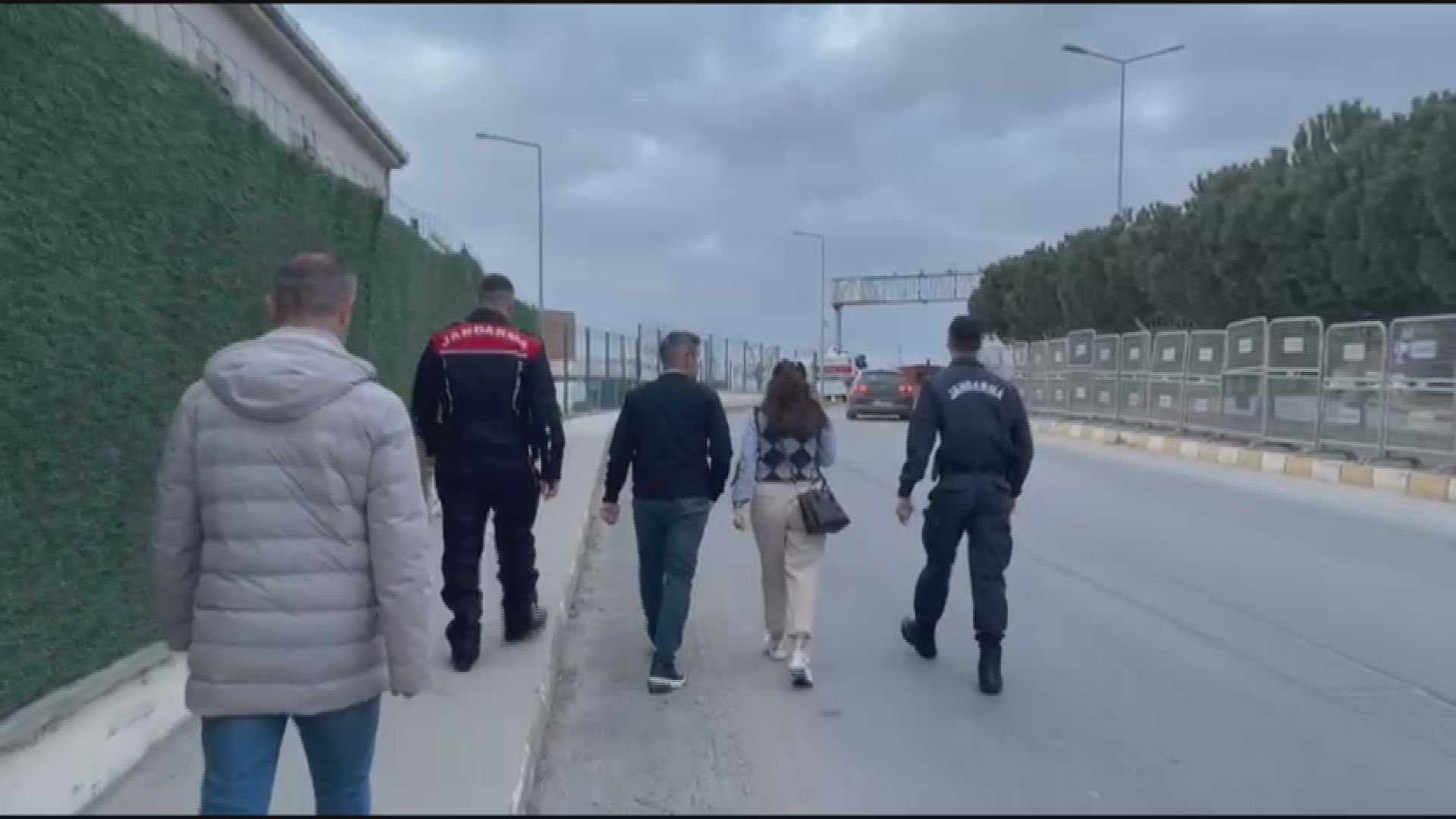 İstanbul - İBB'ye yönelik 'Yolsuzluk' davasının duruşmasına sahte basın kartıyla giren şüpheli yakalandı