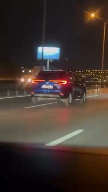 İstanbul- Pendik Tem Otoyolu'nda trafiği tehlikeye atan otomobil sürücüsü kamerada