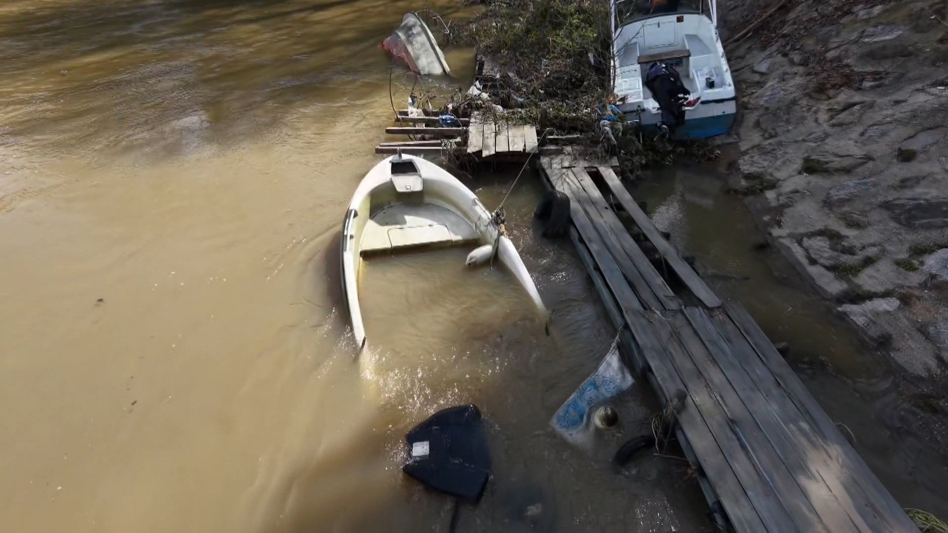 İstanbul- Sağanak sonrası İstanbul Boğazı'ndaki renk değişimi havadan görüntülendi