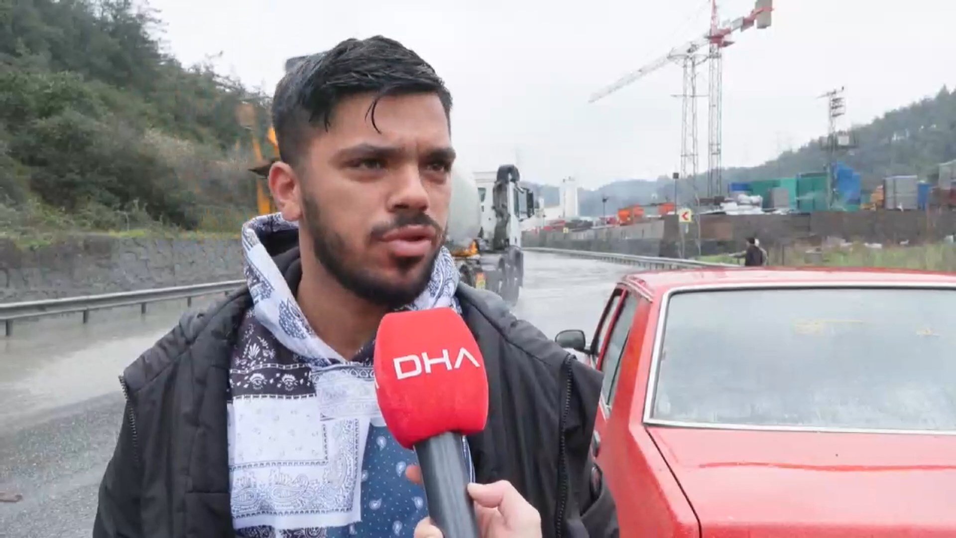 İstanbul - Sarıyer'de yollar göle döndü; sürücüler ilerlemekte güçlük çekti