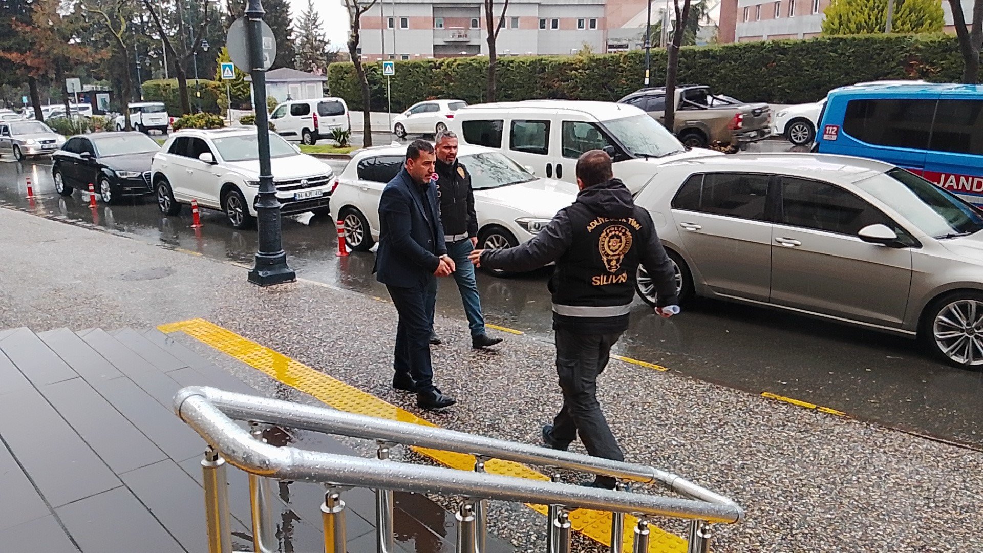 İstanbul - Silivri'de ehliyet sınavı komisyon üyesine saldıran baba ve oğlu tutuklandı