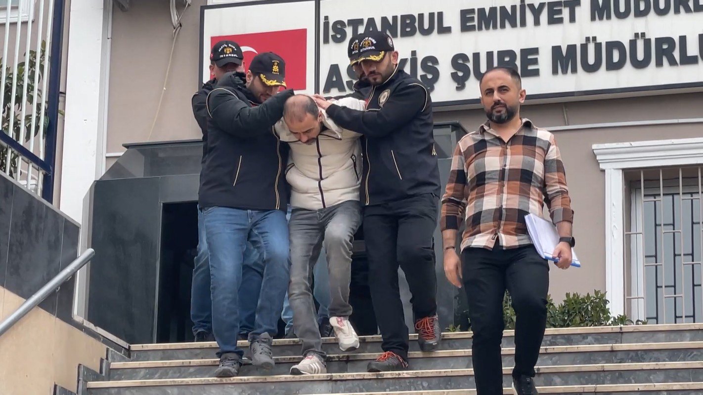 İstanbul- Sultangazi'de eşiyle ilişkisi olduğunu öne sürdüğü kişiyi öldürüp kaçtı
