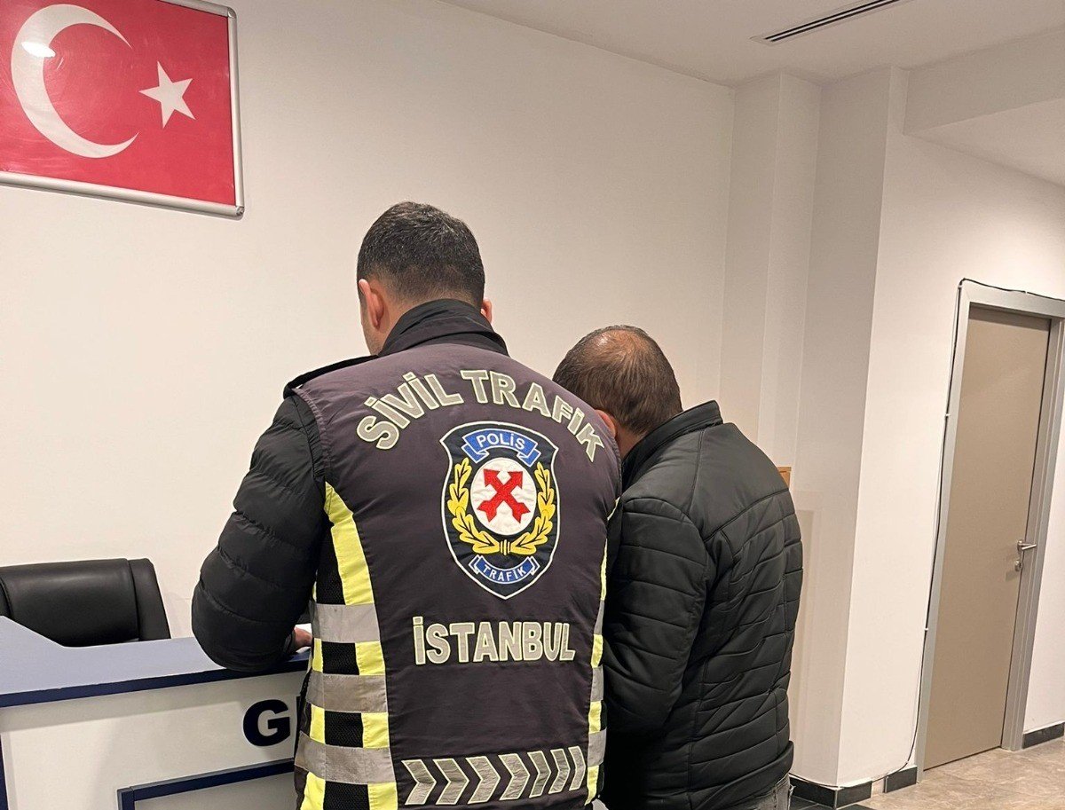 İstanbul - Ümraniye'de aracından inip sürücüye saldıran şüpheliye 360 bin lira ceza