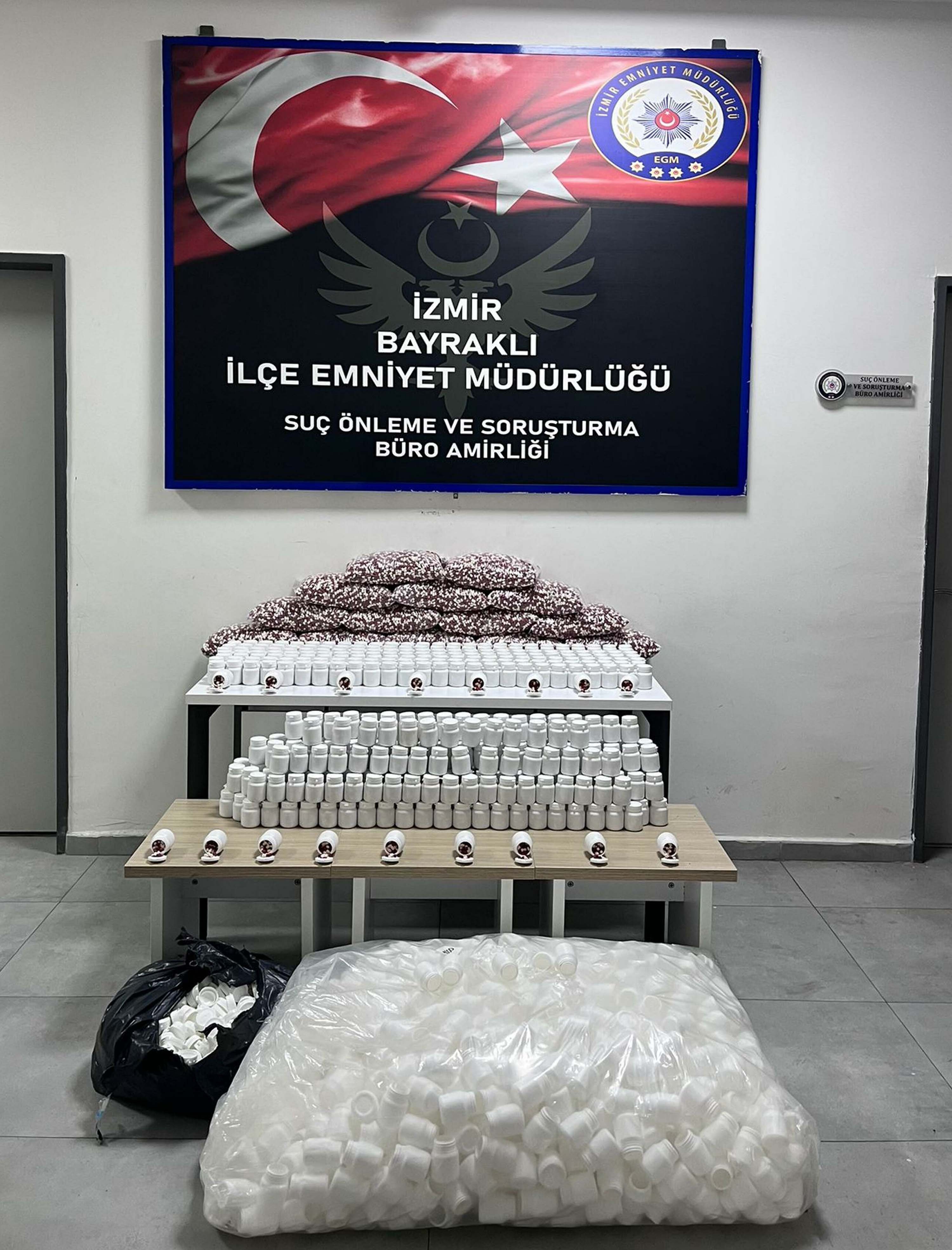 İzmir'de 80 bin 685 sentetik hap ele geçirildi