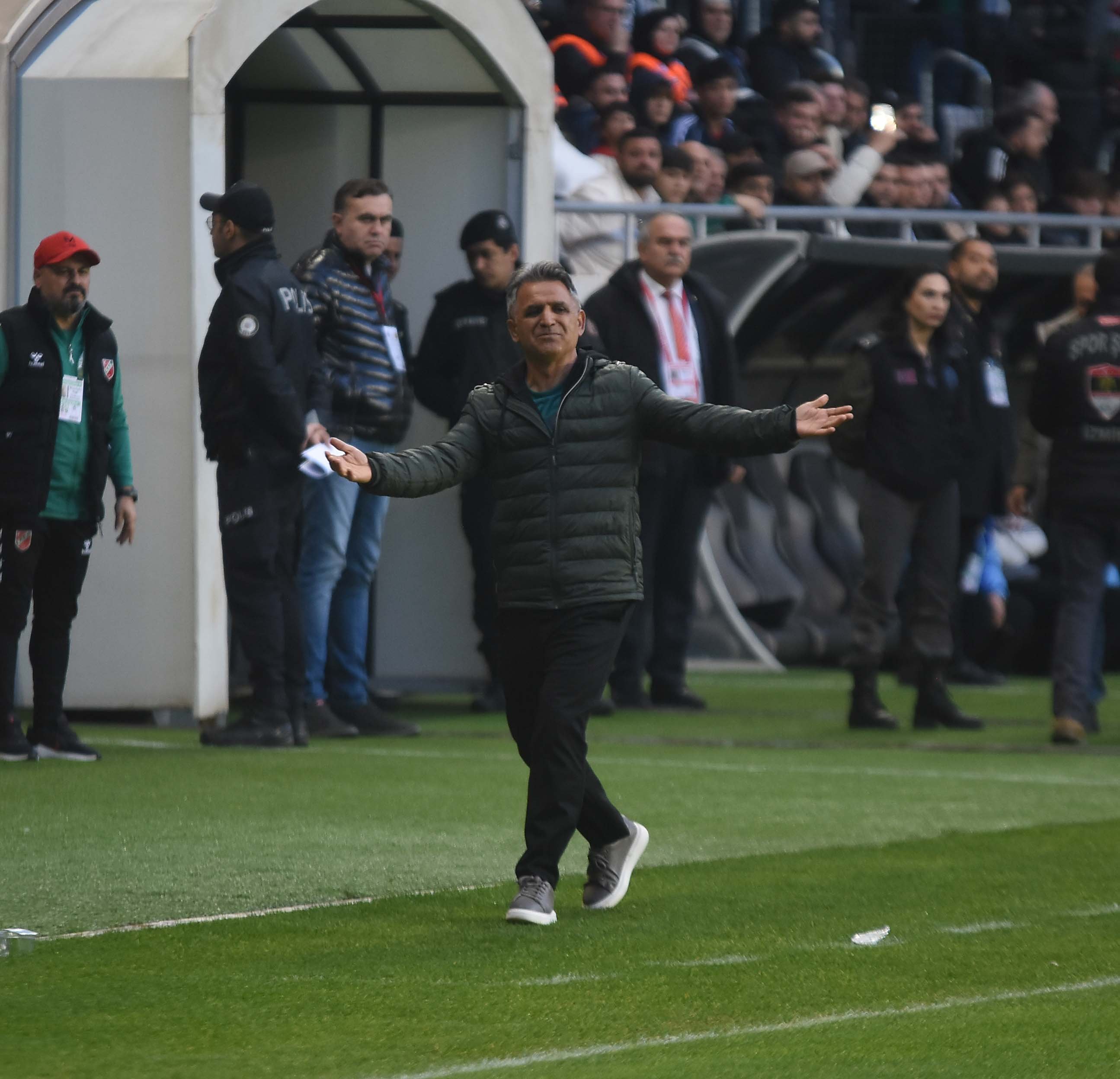 Karşıyaka'ya beraberlik yaramadı