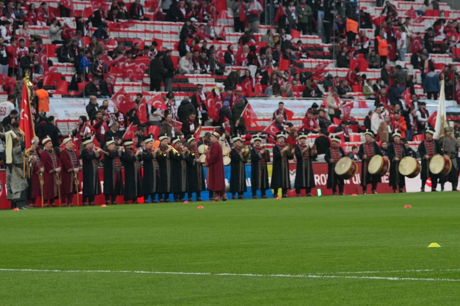 Milli maçtan renkli kareler