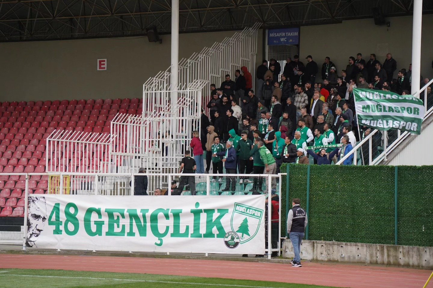 Muğlaspor zirveden uzaklaştı