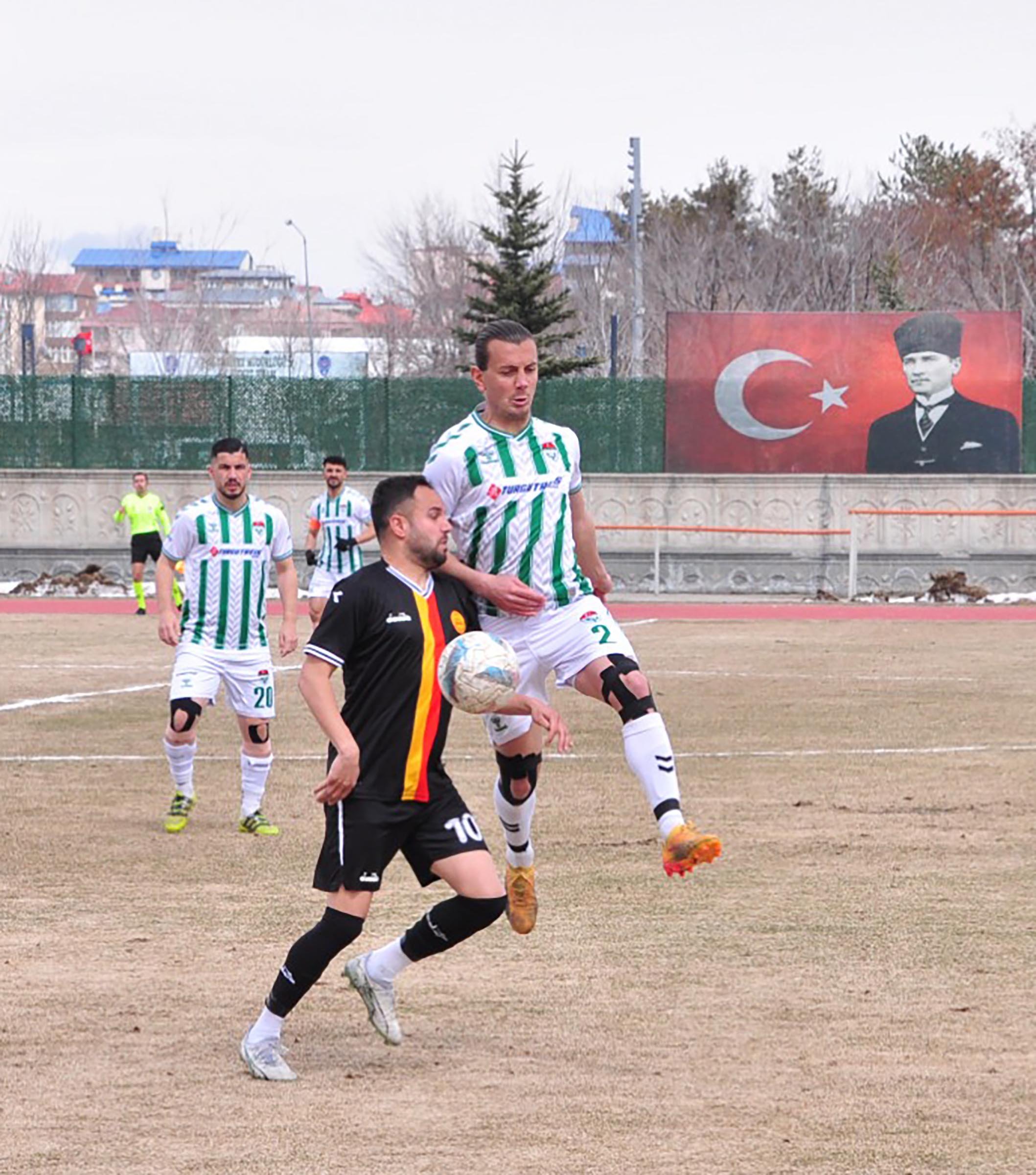 Öldürülen futbolcu Kubilay Kaan Kundakçı, yeşil sahada anıldı
