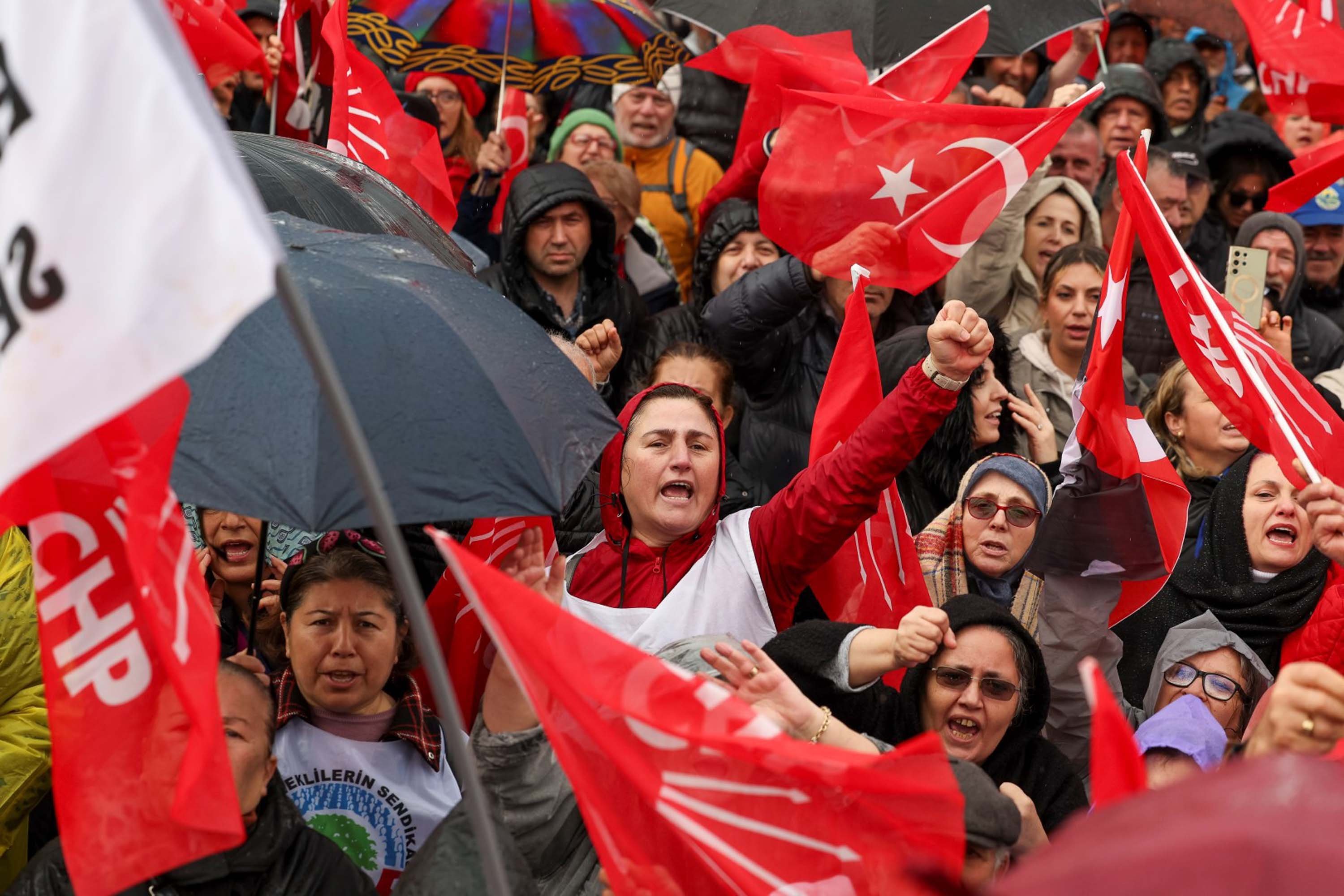 Özgür Özel: Bu rezilliği yapacak bir alan açtığımız için büyük sıkıntı içindeyim