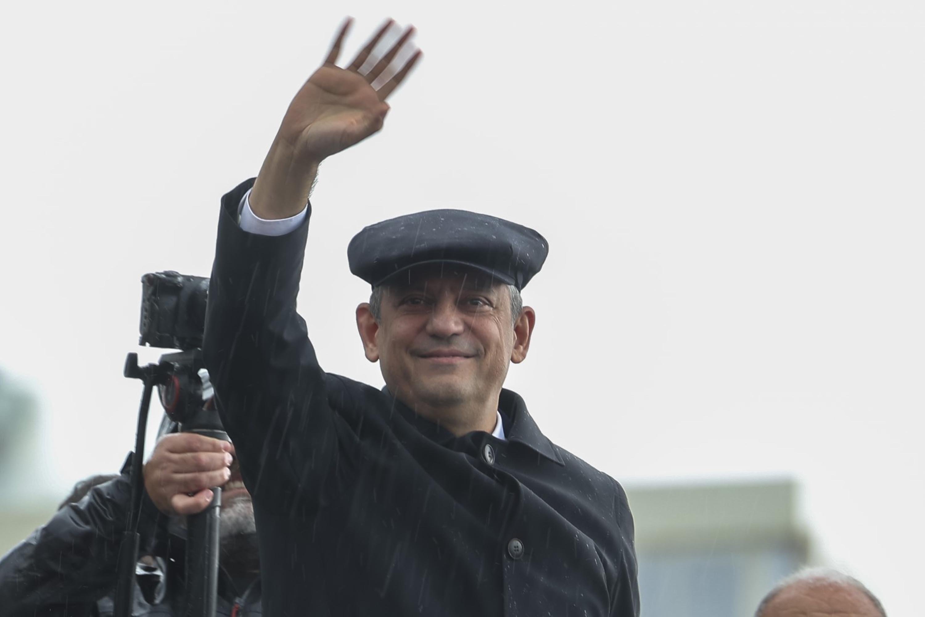 Özgür Özel: Ne Ömer'i ne Ekrem'i veririz