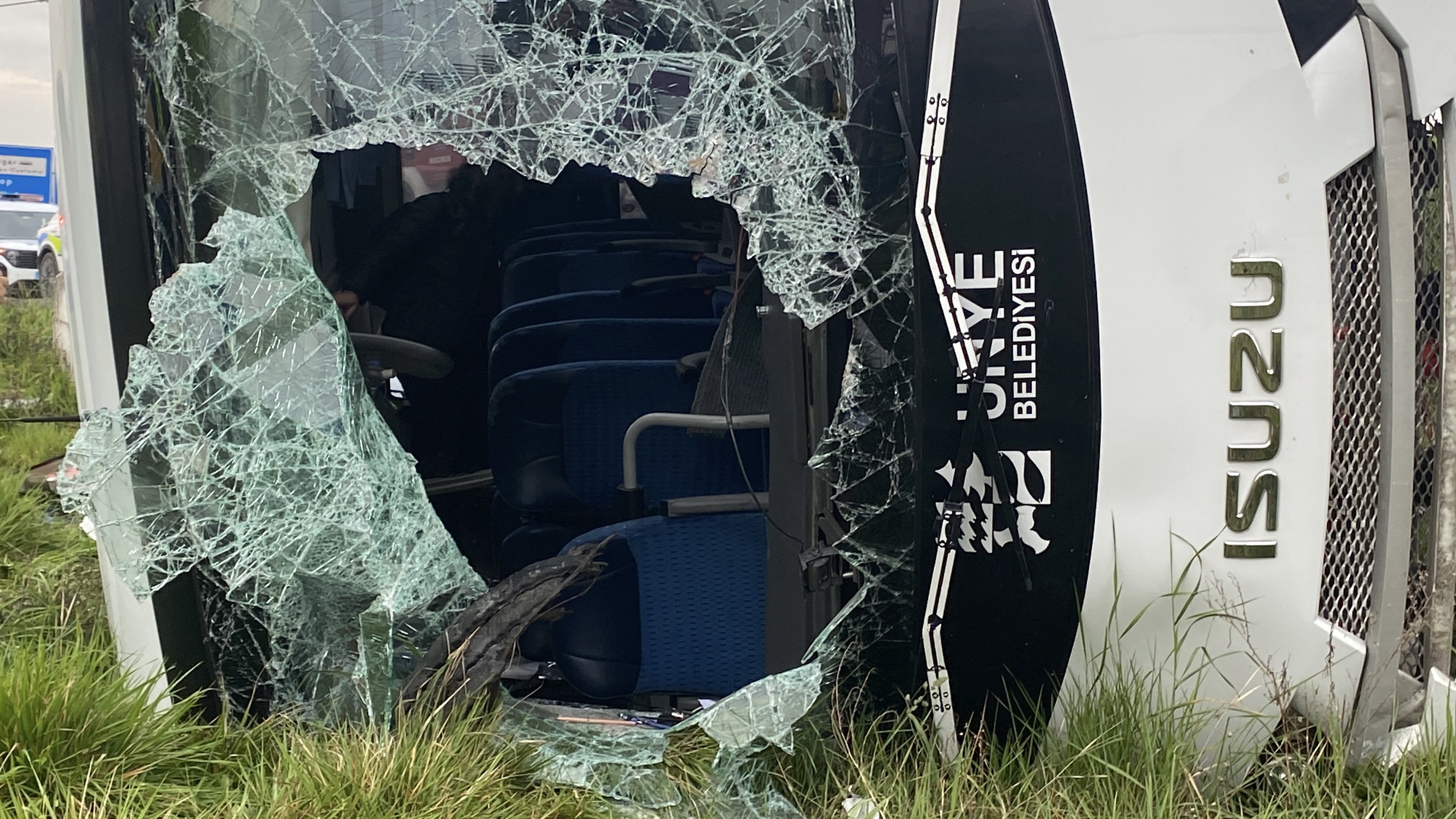 Samsun'da otobüs yan yattı: 9'u öğrenci, 11 yaralı