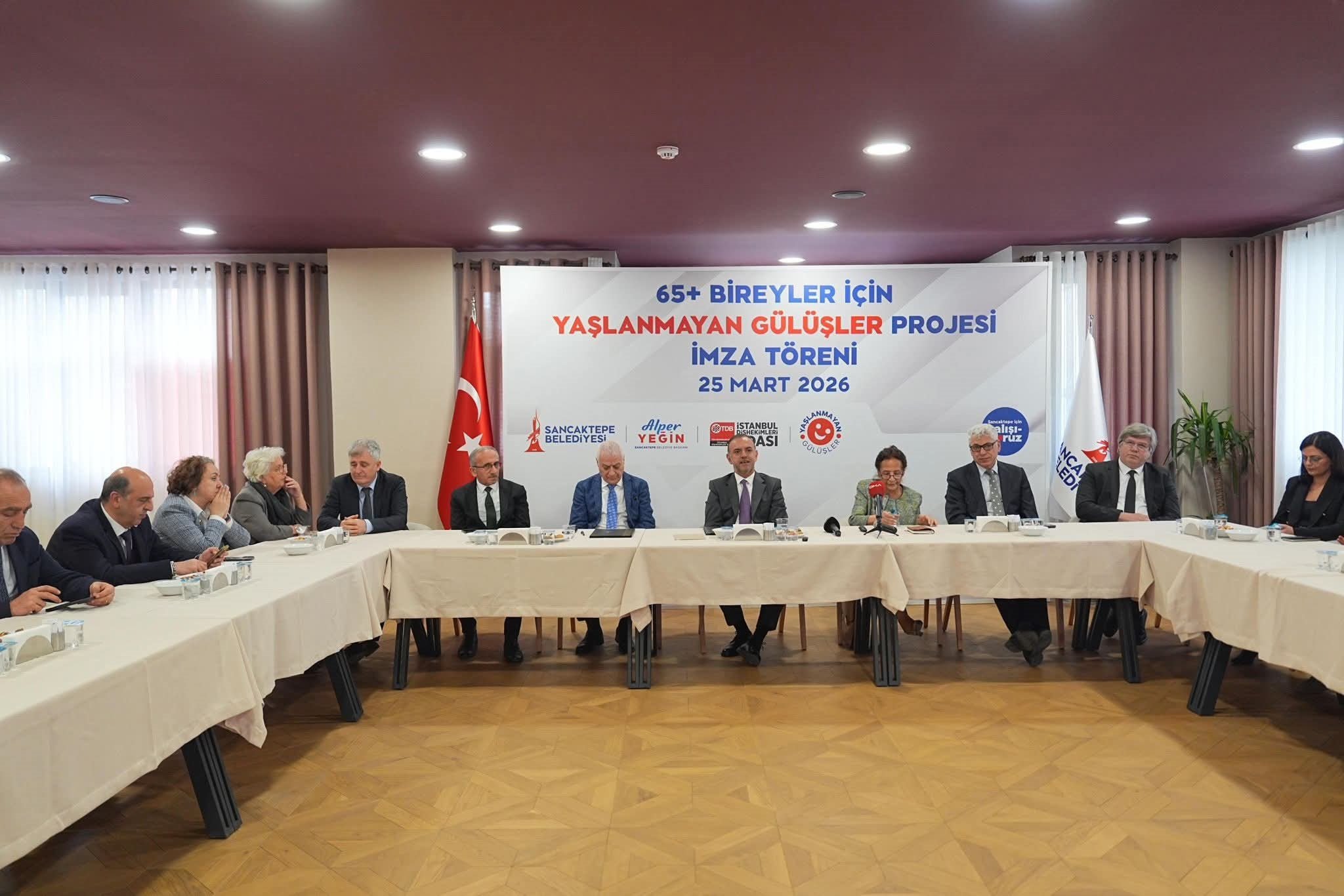 Sancaktepe'de 65 yaş üstü bireyler için 'Yaşlanmayan Gülüşler' projesi başlatıldı