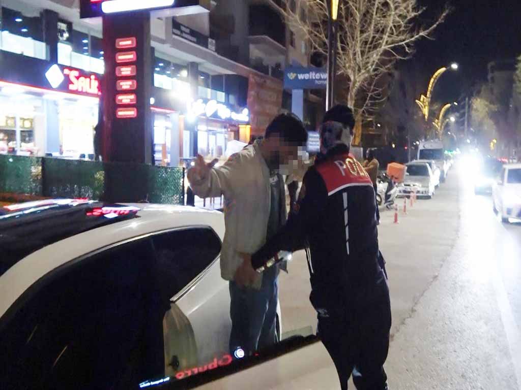 Stajyer ehliyeti ile direksiyon başında alkollü yakalandı