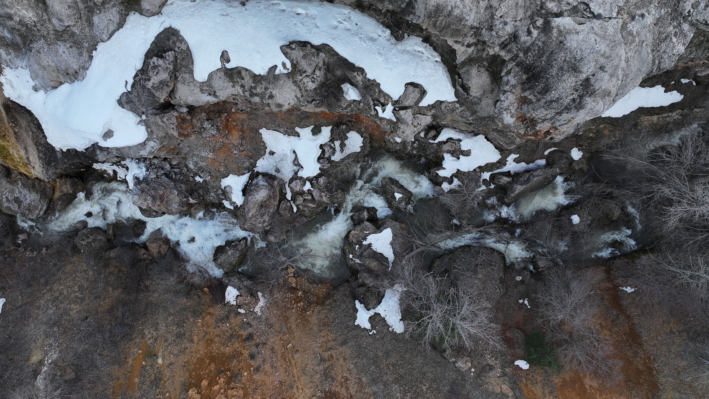 Tabiat parkı ilan edilen Dipsizgöl Şelalesi'nde düzenleme çalışması