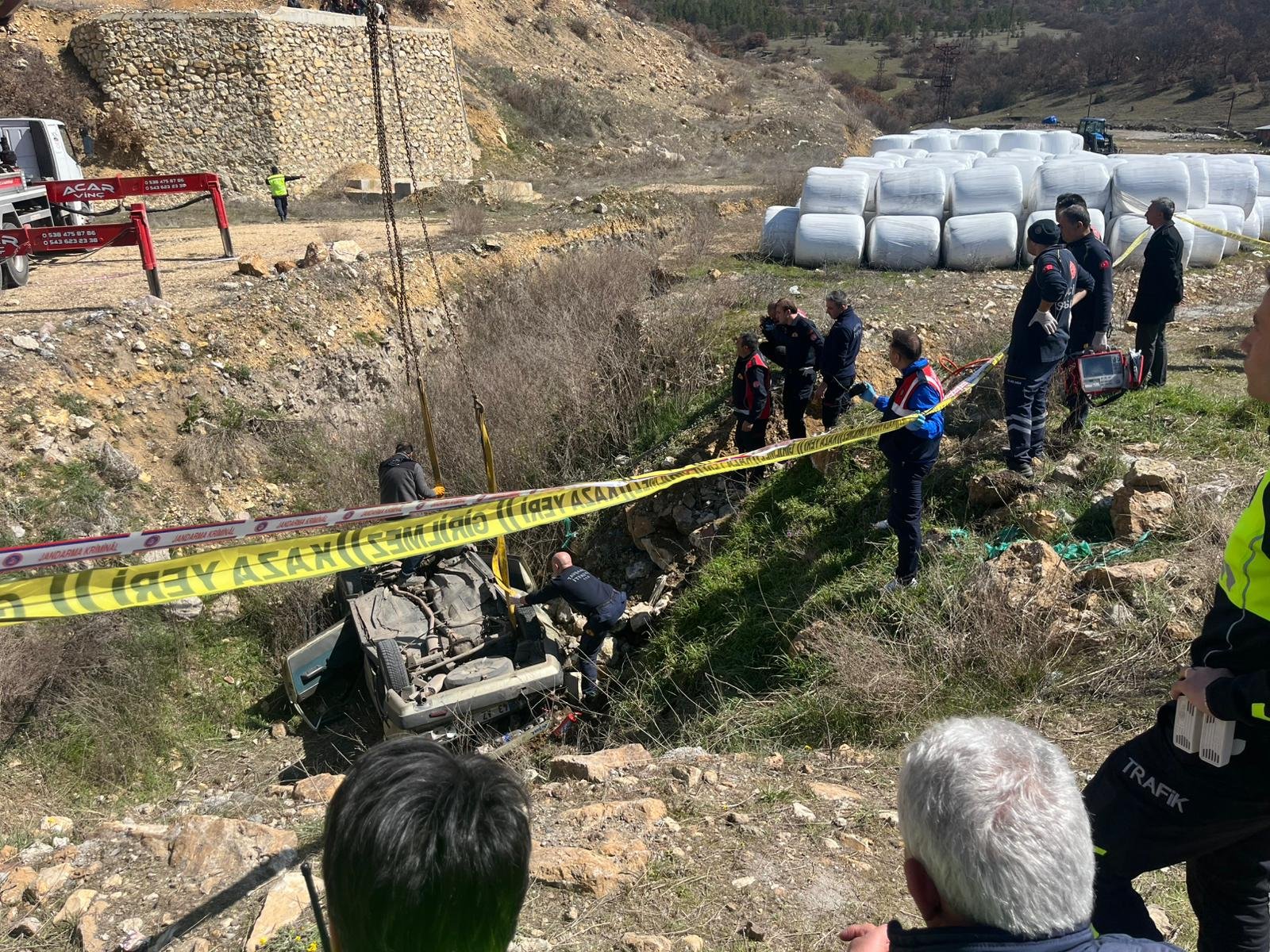 Tavşanlı'da çukura düşen otomobildeki 2 kişi öldü, 1 kişi yaralandı