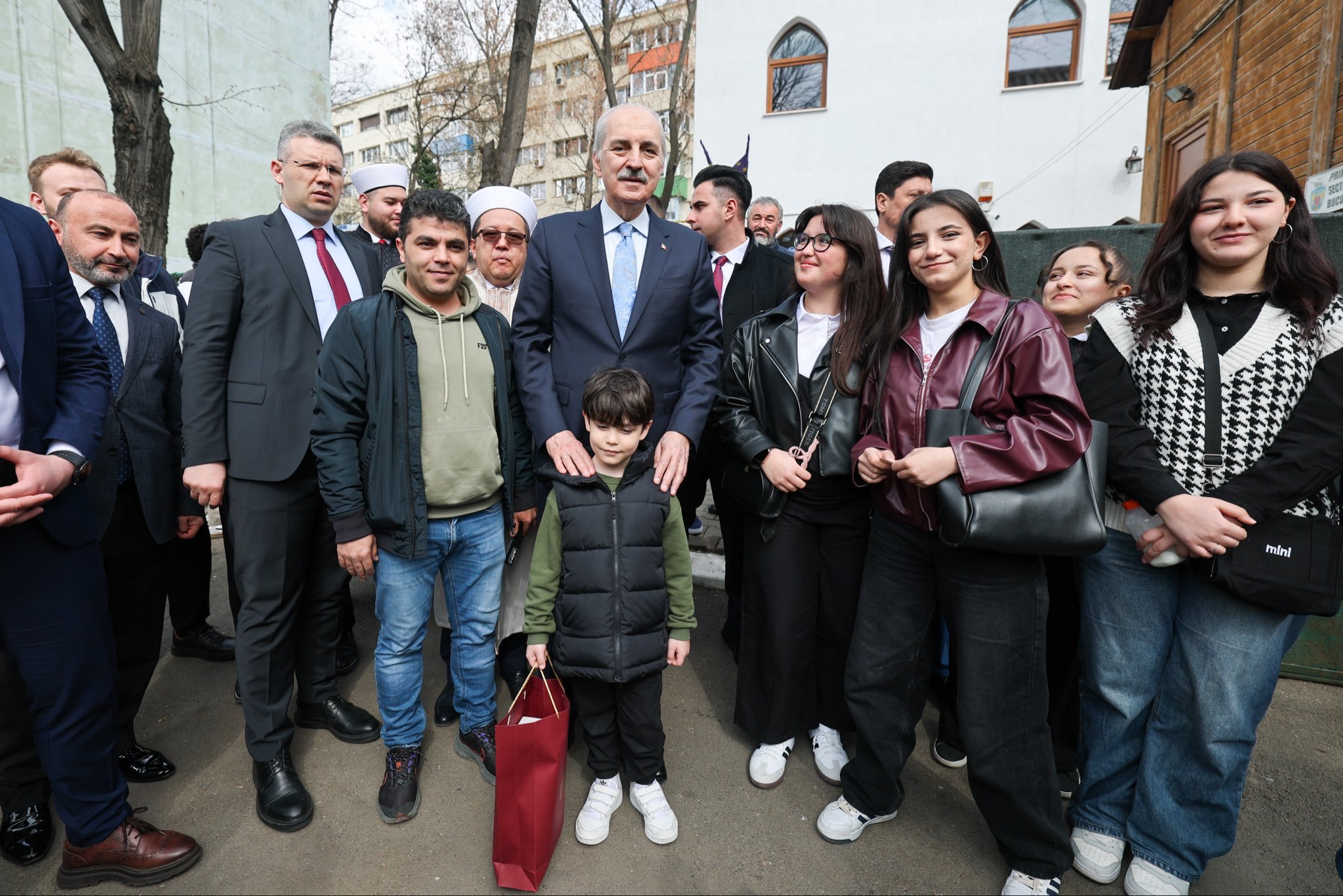TBMM Başkanı Kurtulmuş, Bükreş Merkez Camii'ni ziyaret etti
