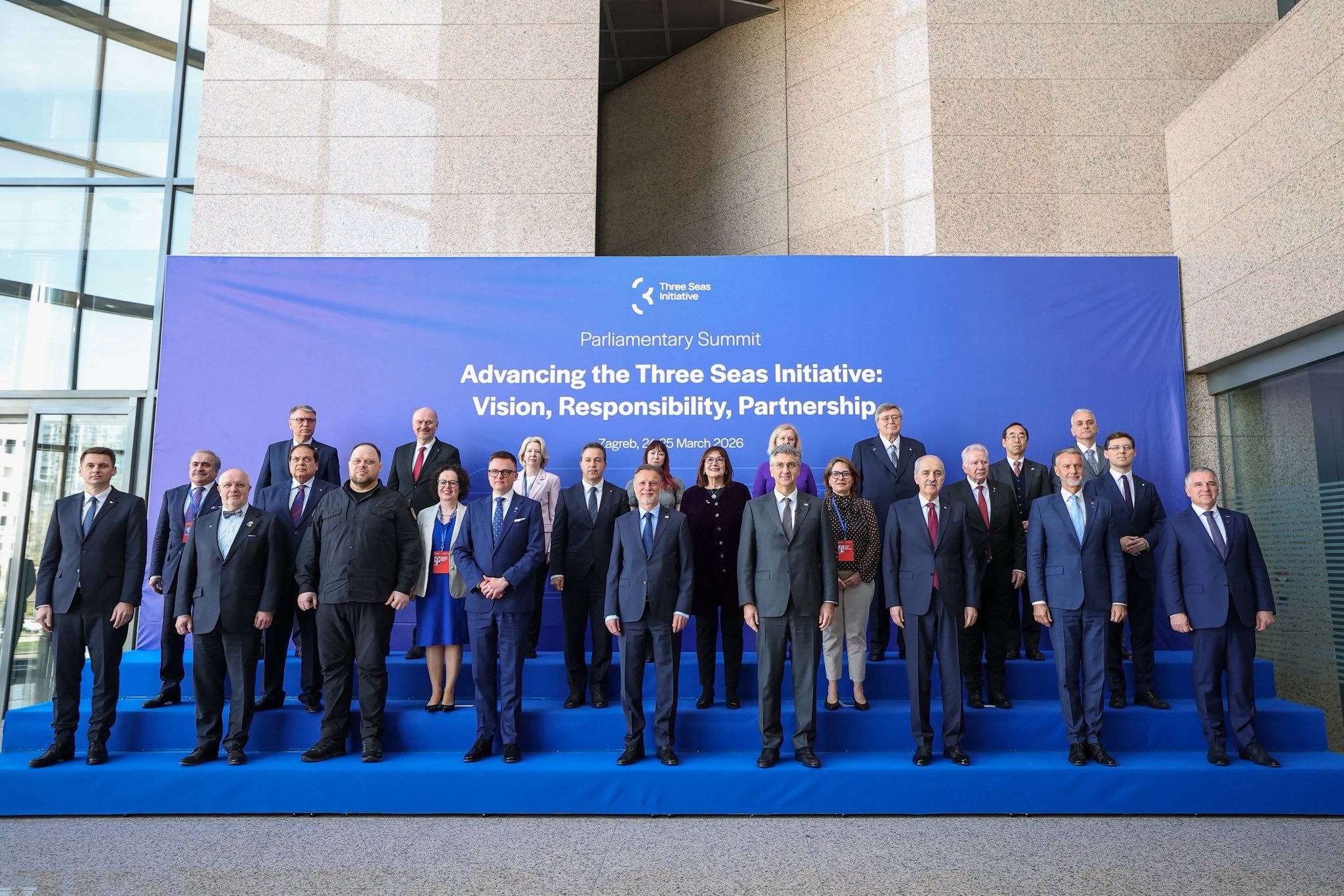 TBMM Başkanı Kurtulmuş, Üç Deniz Girişimi Parlamenter Zirvesi'nde aile fotoğrafına katıldı