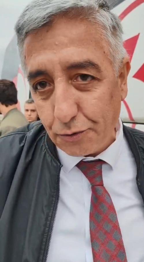 TIR'ın yandan çarptığı yolcu otobüsü refüje çıktı; kaza kamerada