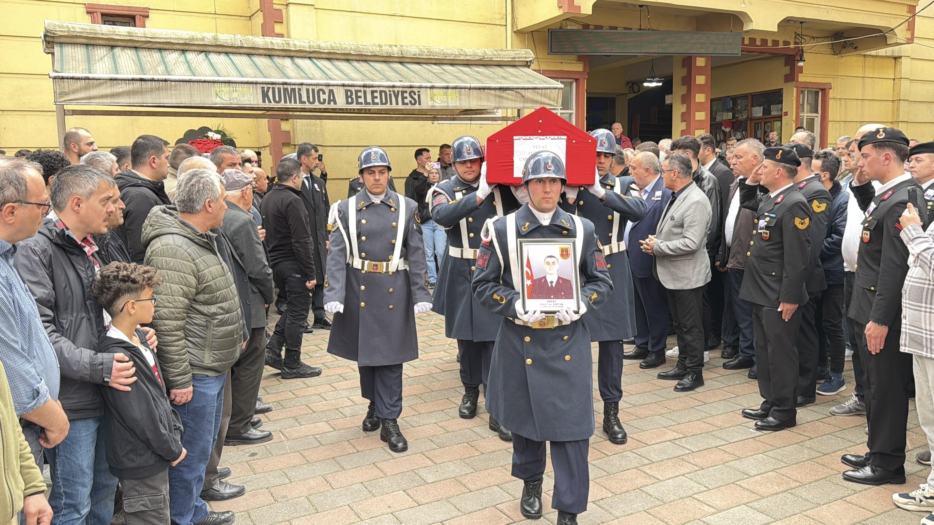 Trafik kazasında hayatını kaybeden uzman çavuş toprağa verildi