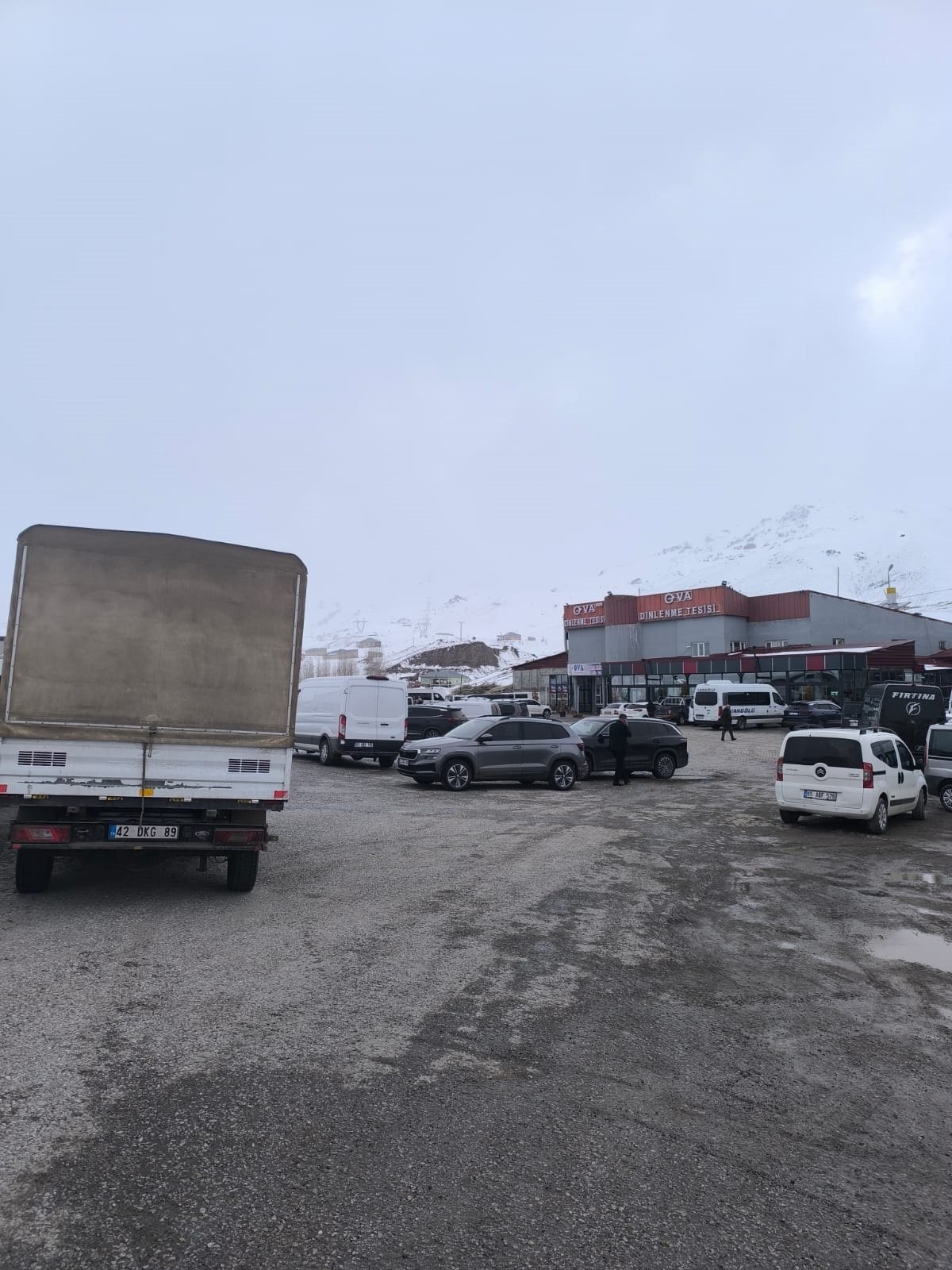 Van-Hakkari kara yoluna çığ düştü, araçlar mahsur kaldı / Ek fotoğraflar