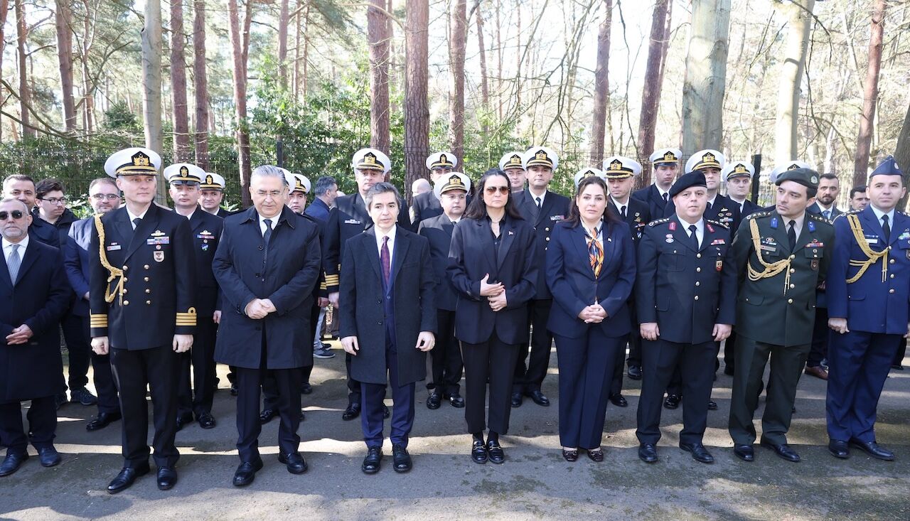 İngiltere’de Çanakkale Şehitleri Anıldı Elci