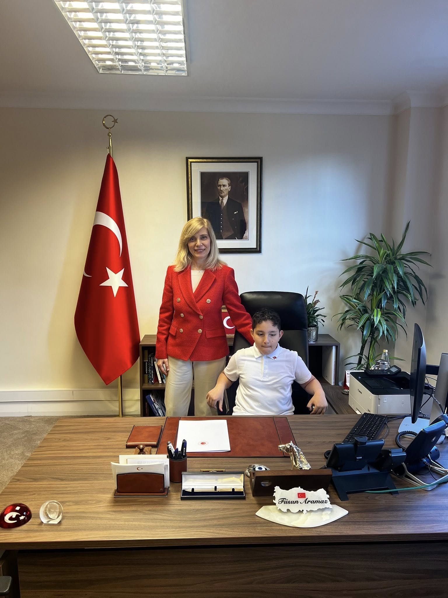 677578083 944130411937426 3650382168811528661 N