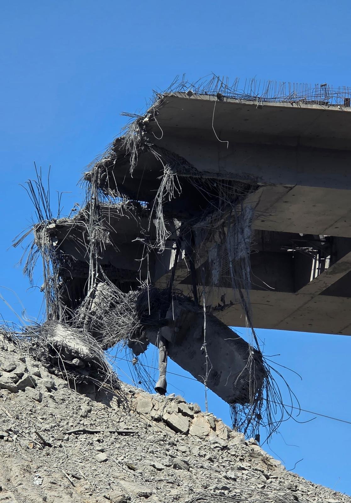 ABD-İsrail'in İran'daki köprü saldırısında hayatını kaybedenlerin sayısı 13'e yükseldi