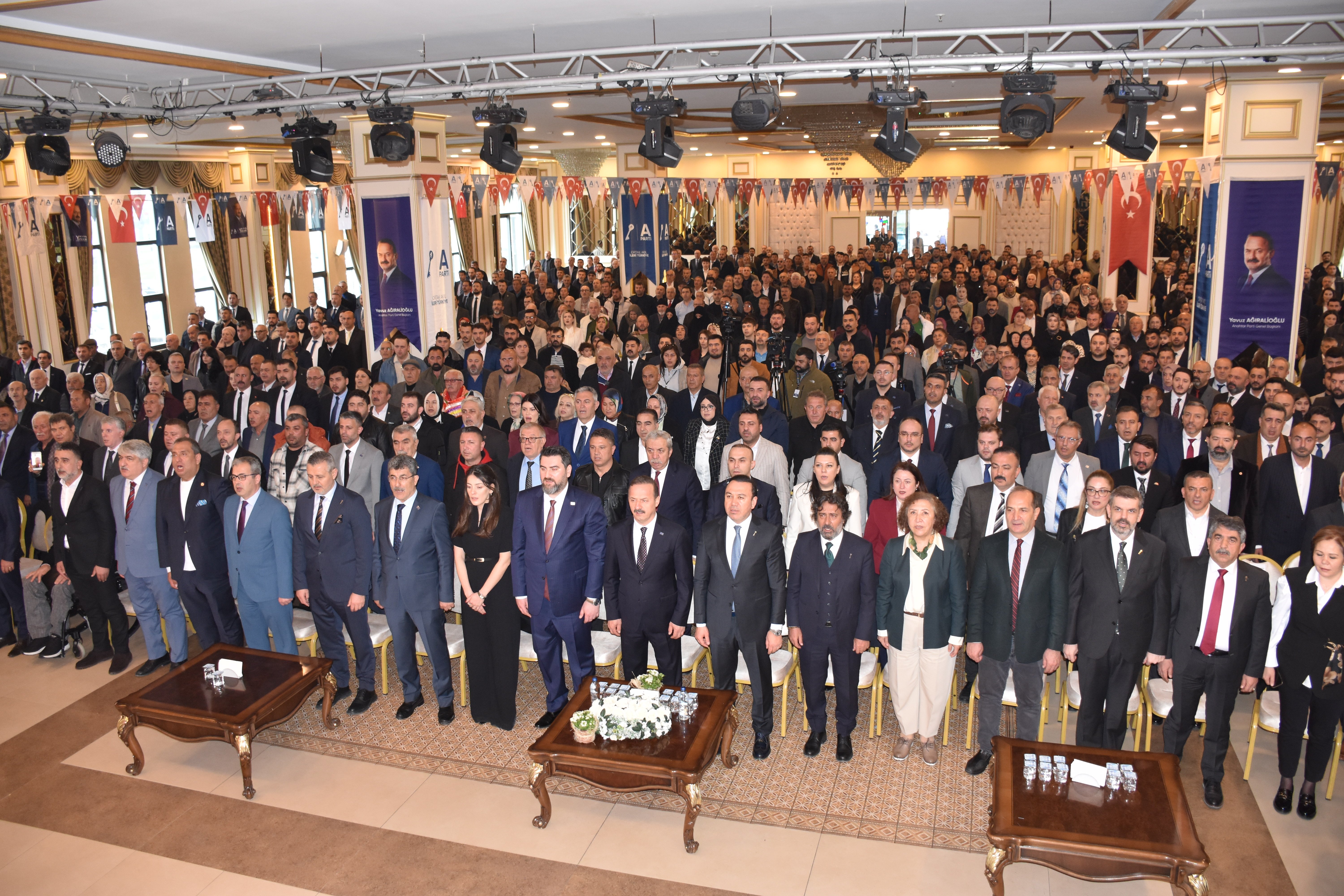 Ağıralioğlu, Kırıkkale'de partililerle buluştu