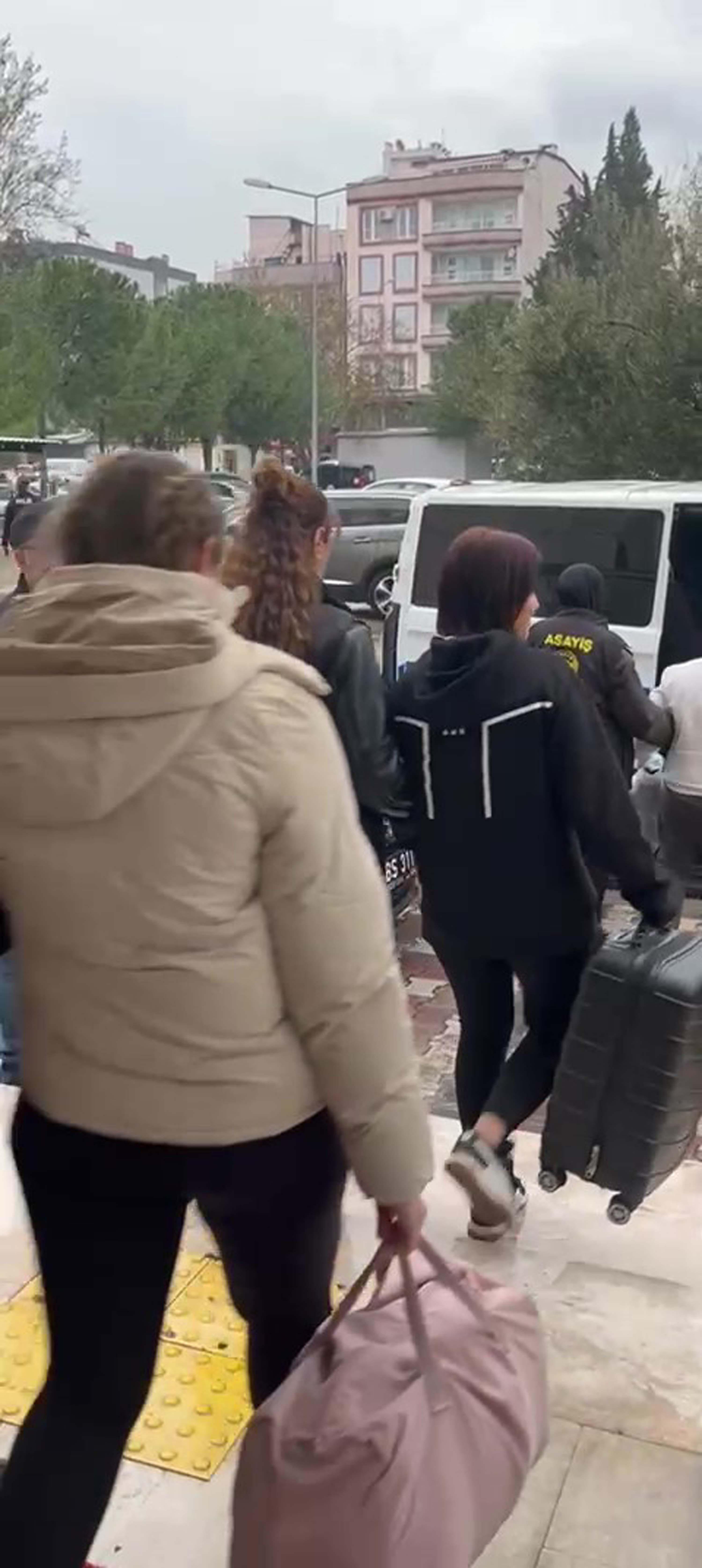 Akhisar'da masaj salonlarına fuhuş operasyonu: 3 tutuklama