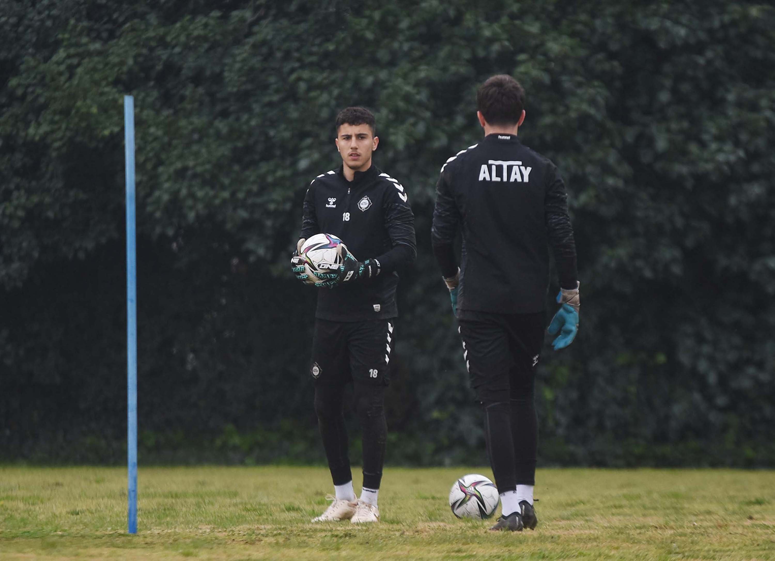 Altay'da gözler atan ve tutanda
