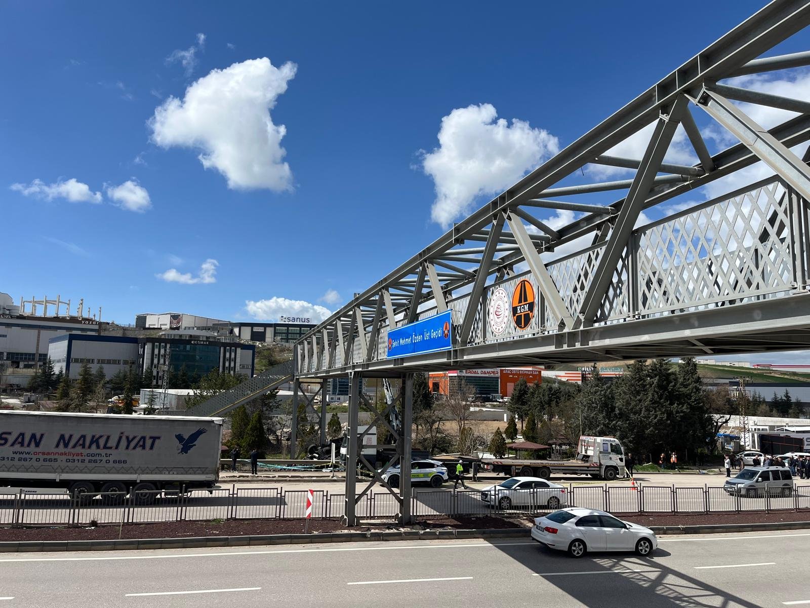 Ankara'da özel halk minibüsü, üst geçidin ayağına çarptı: 5 ölü, 14 yaralı (2)