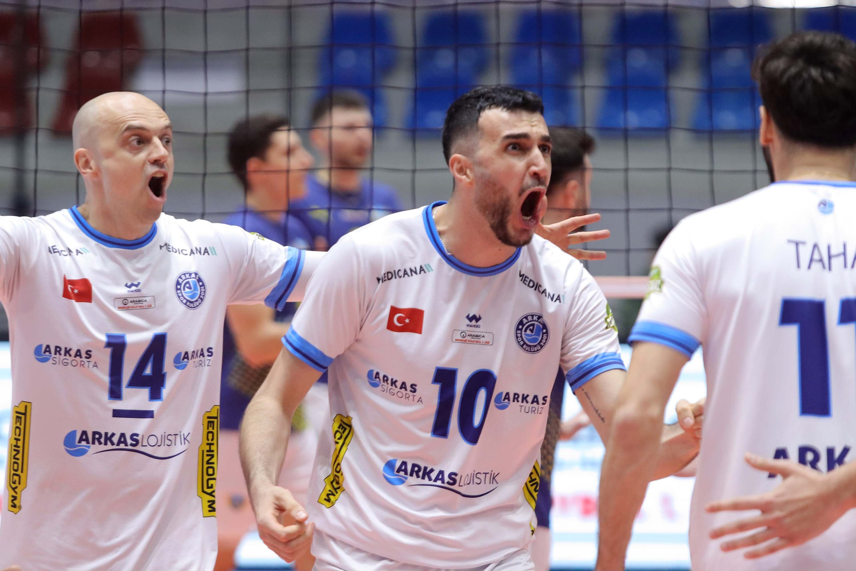 Arkas Spor final için sahada