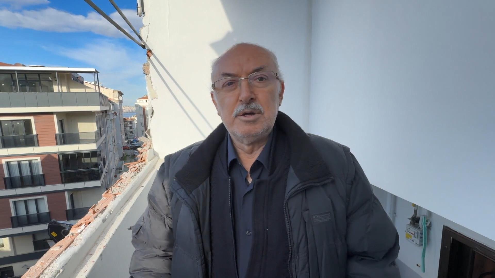 Avcılar'da yıkım sırasında bitişikteki apartman zarar gördü: Binamızın duvarı yok