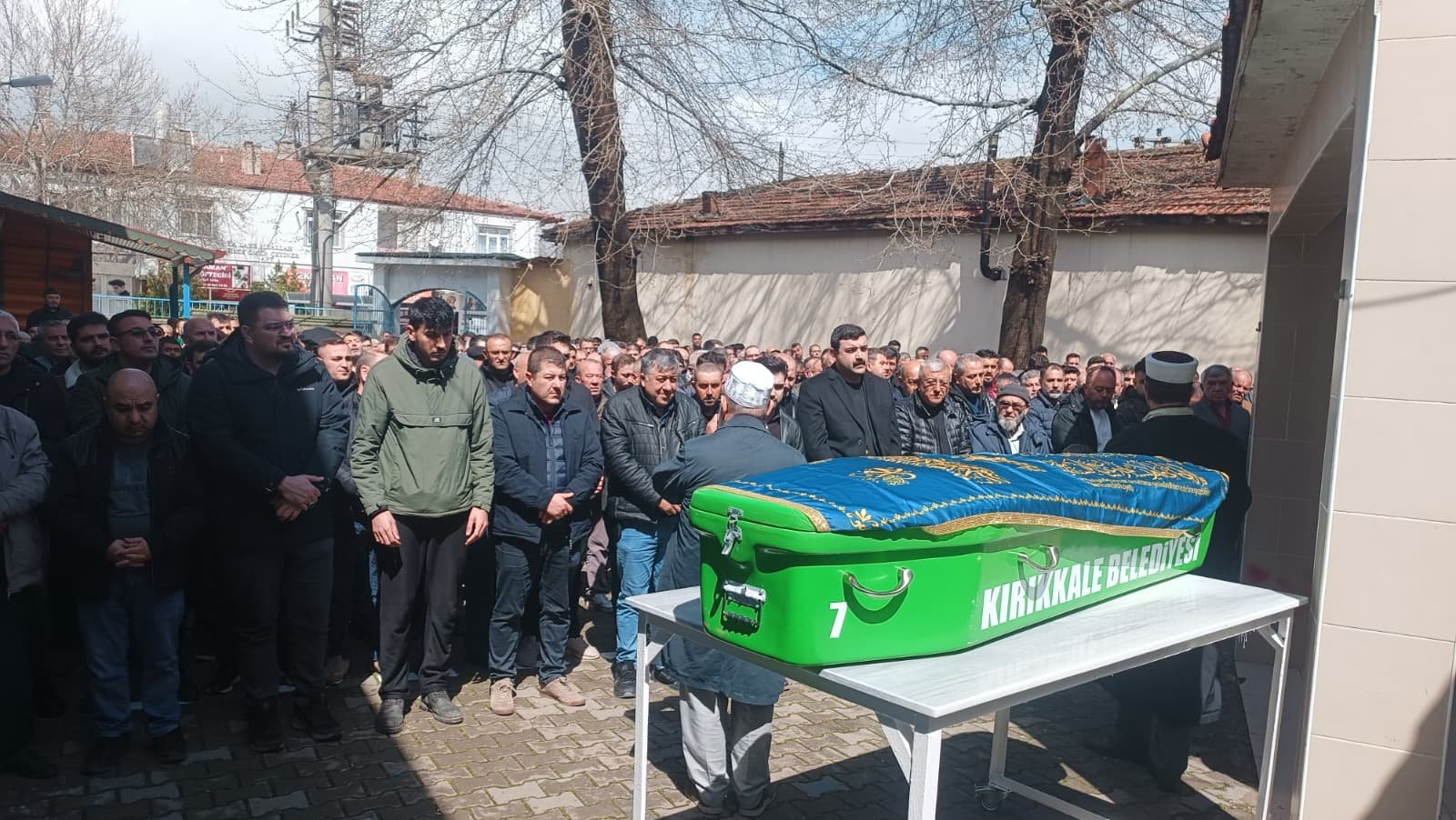 Babalarını bıçak ve nacak ile öldüren 2 kardeş, adliyeye sevk edildi