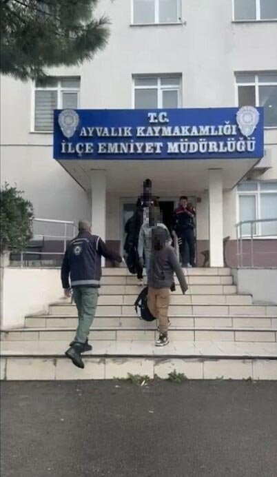 Balıkesir'de 37 kaçak göçmen yakalandı, 6 organizatör şüphelisi tutuklandı