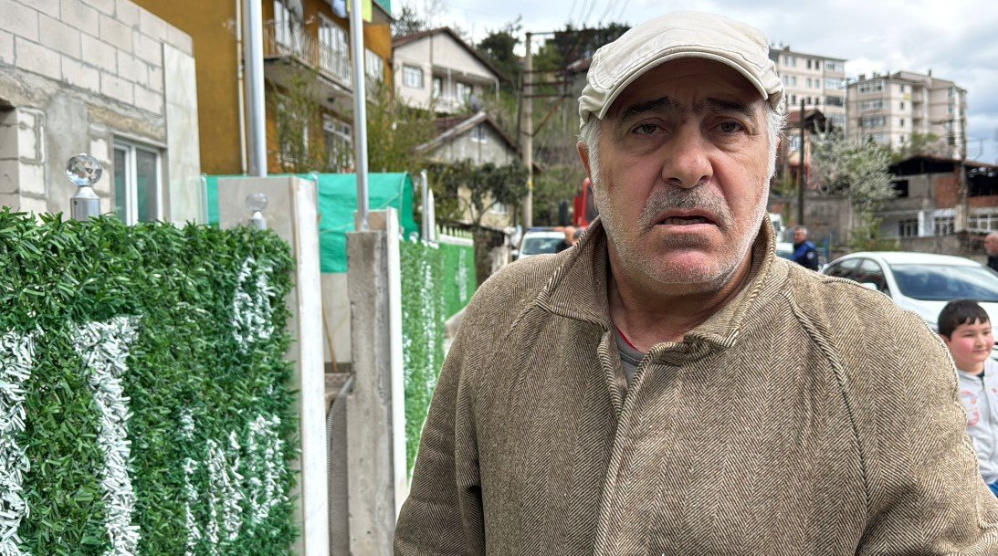 'Ben Mesih'im' deyip, evinin çatısına ve çitlerine yazılar yazdı