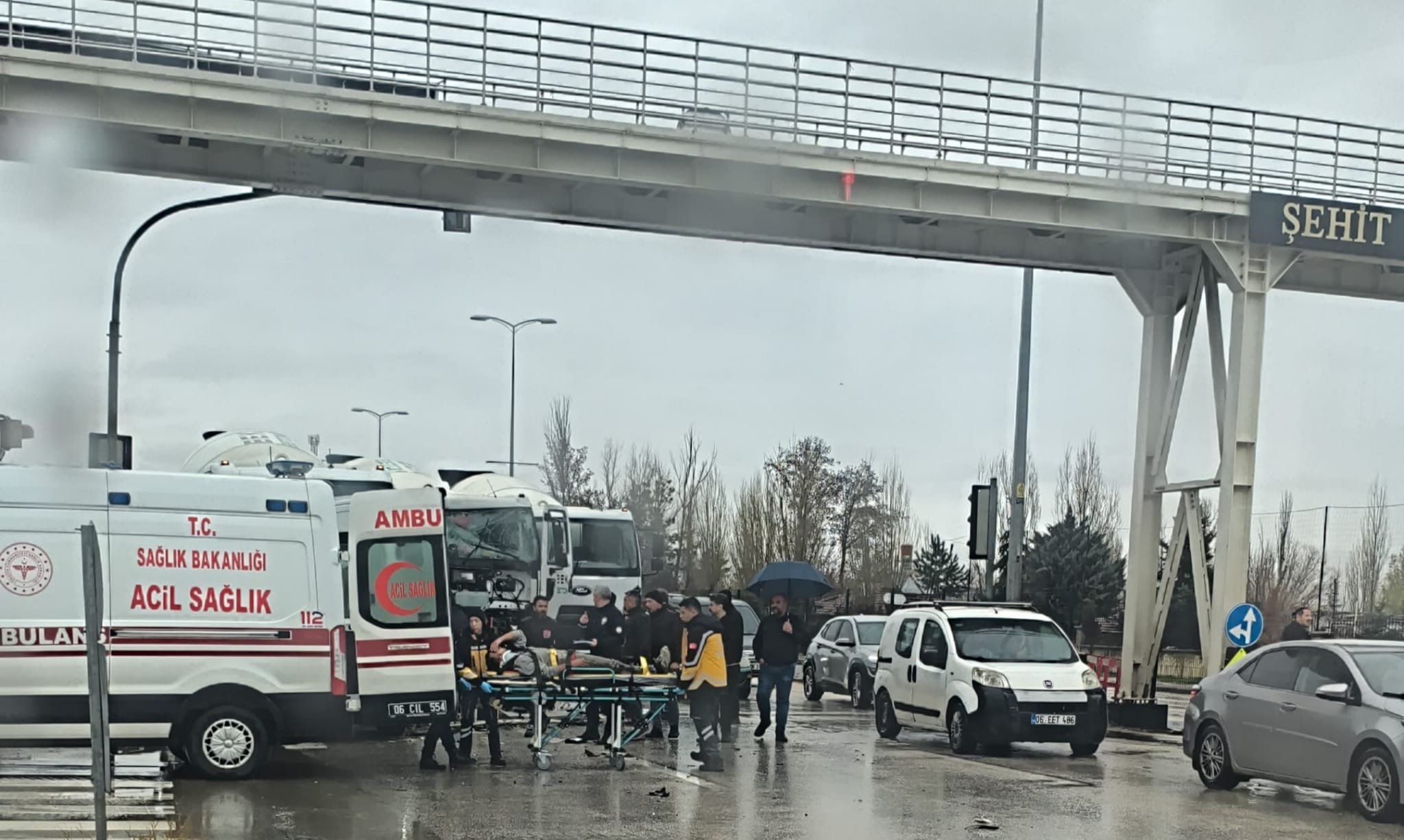 Beton mikserleri kırmızı ışıkta çarpıştı: 1 yaralı