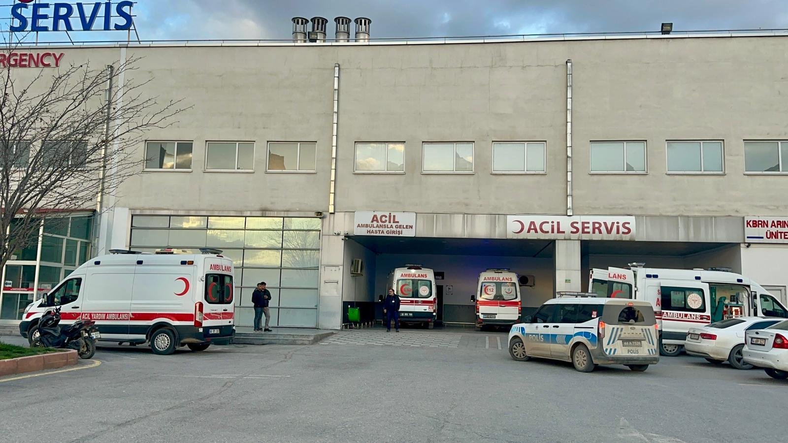 Bıçaklı kavgada 2 kardeş yaralandı