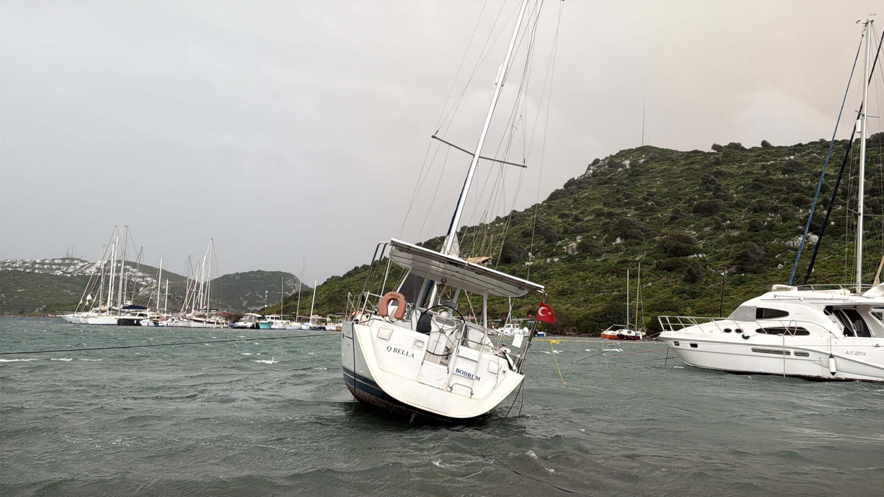 Bodrum'da tam fırtına günlük yaşamı olumsuz etkiledi