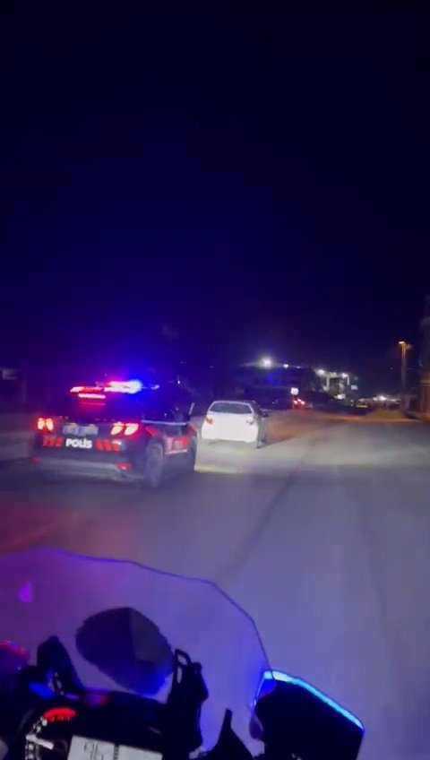 Bursa'da 'dur' ihtarına uymayan alkollü sürücü 10 kilometrelik takip sonucu yakalandı
